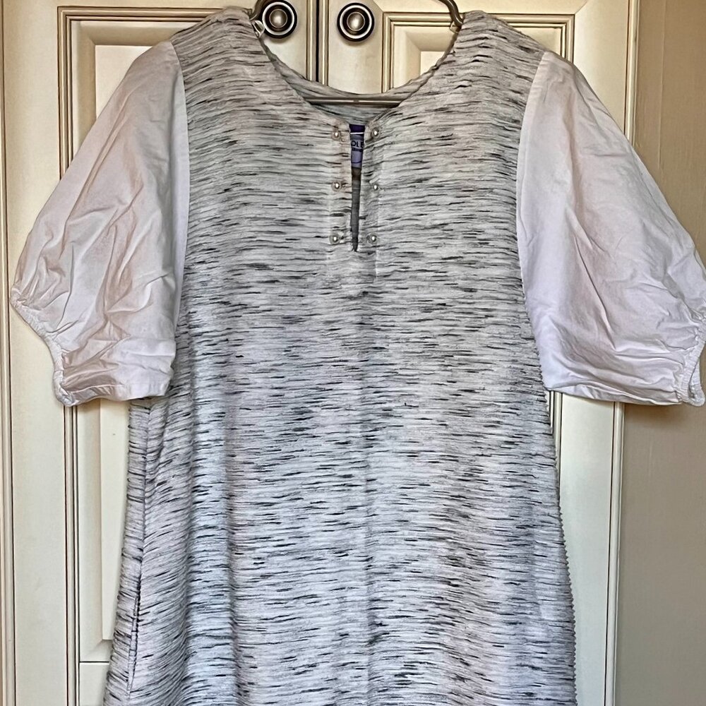 Violet Weekend Dress, Gray with White Puff Sleeves and Pearl Buttons, Size L